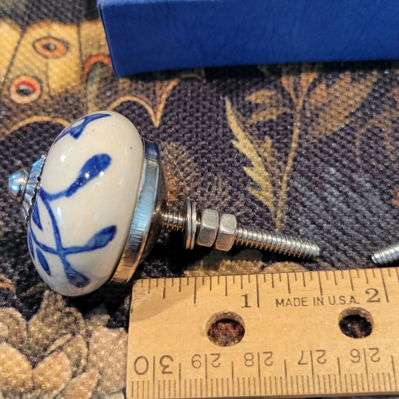 Hand painted Ceramic drawer pulls. Set of 3.. Blue.. New. Very Pretty - Picture 5 of 5